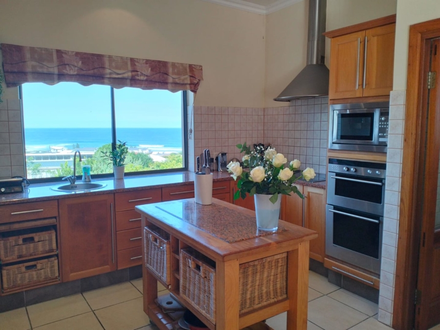 To Let 5 Bedroom Property for Rent in Glentana Western Cape
